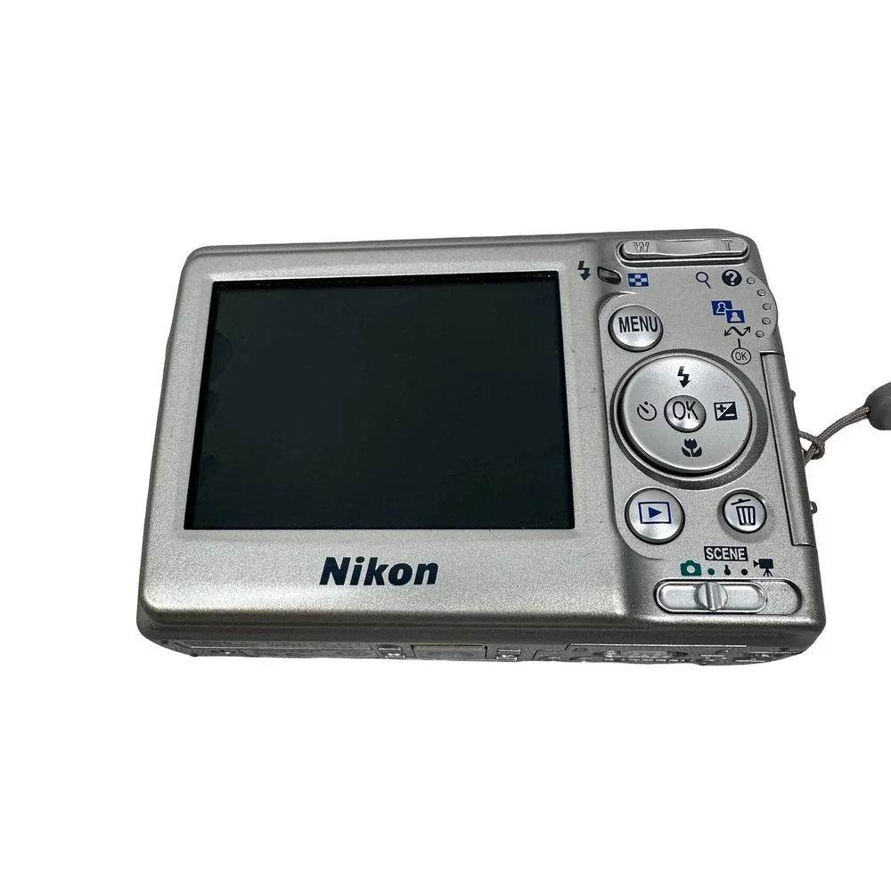 Nikon Coolpix L11 6.0MP Digital Camera Gray 3x Zoom FOR PARTS OR REPAIR READ